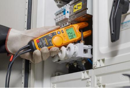 Fluke 325����Чֵ�Q�ͱ�